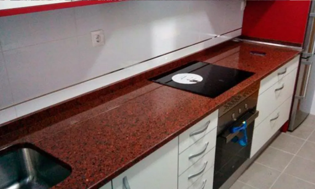 Đá ốp bếp màu đỏ