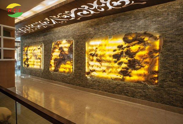 tranh đá onyx xuyên sáng sảnh