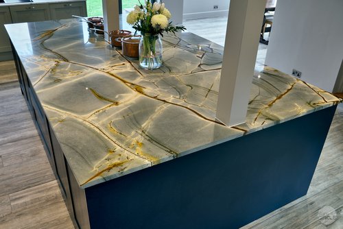 Mặt bếp ốp đá thạch anh