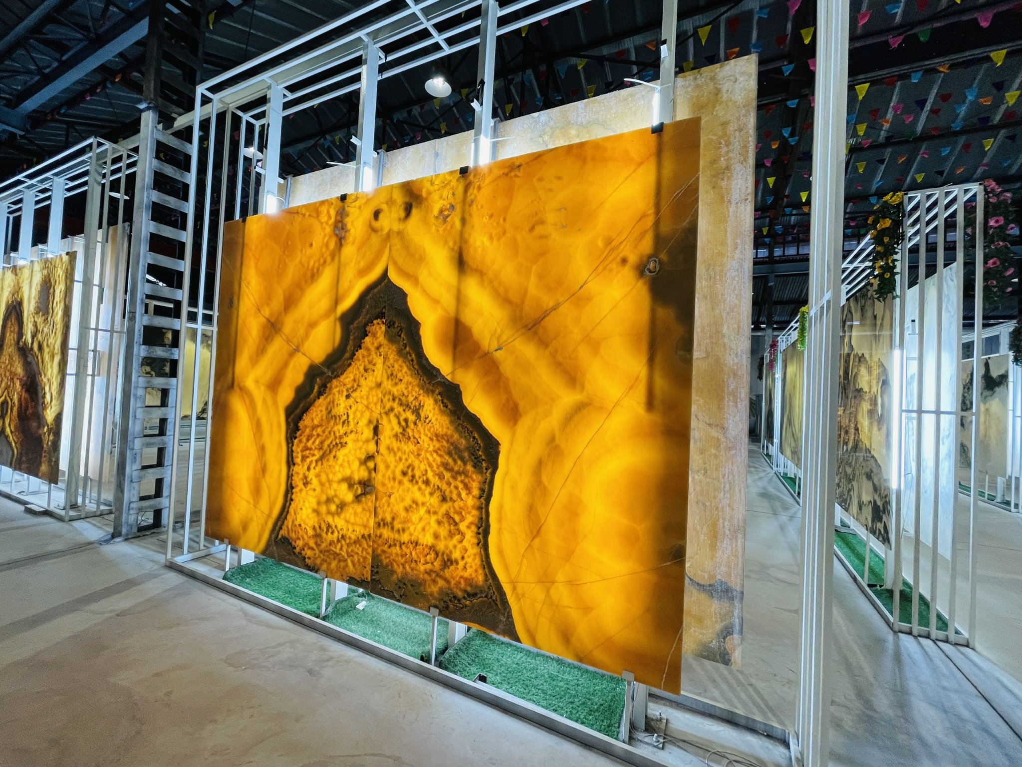 Nghệ thuật tự nhiên trên tường: Khám phá bộ sưu tập tranh đá tự nhiên của chúng tôi