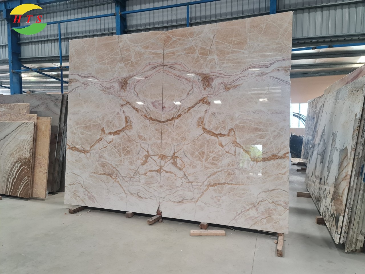 đá màu vàng kem tại kho