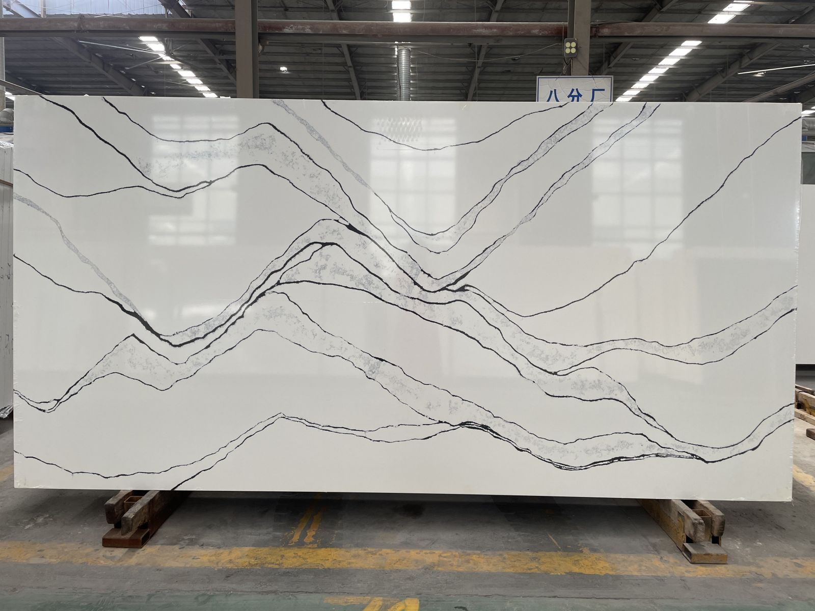 tranh đá thạch anh trắng phản quang