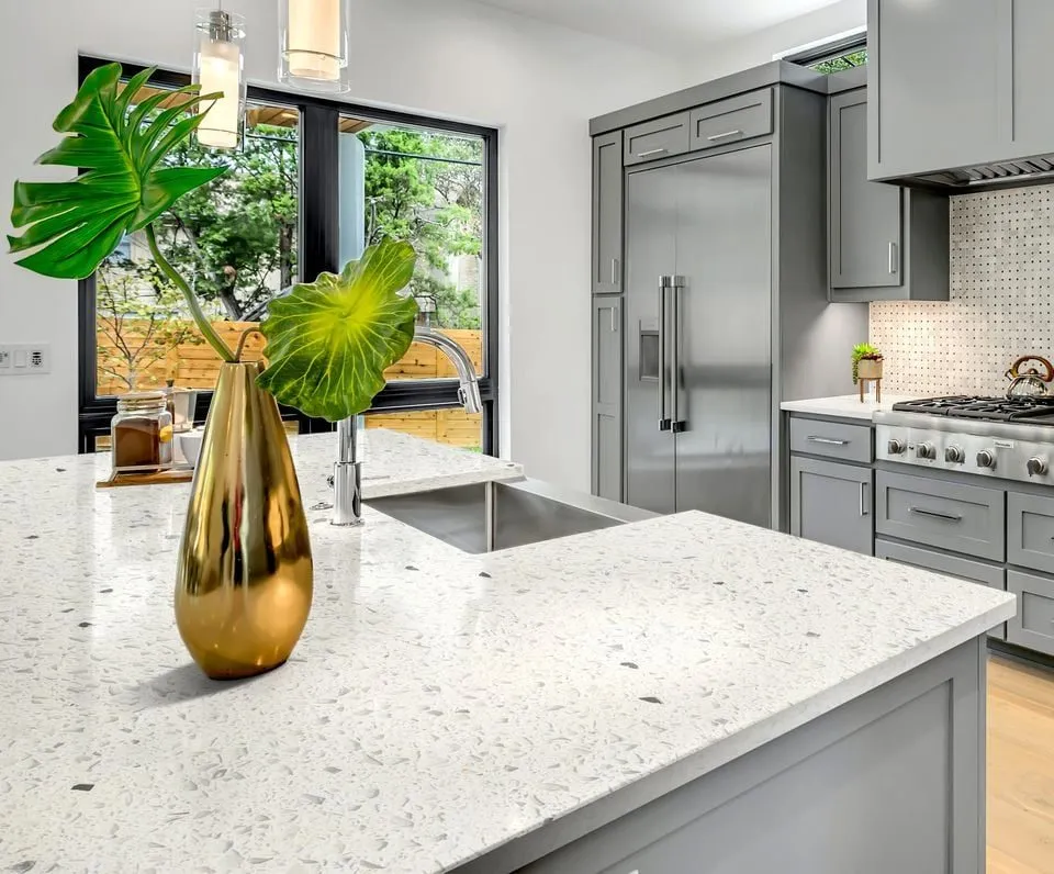 Đá granite ốp bàn bếp: Giải pháp sang trọng và bền bỉ