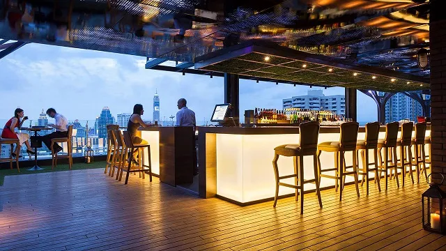Đá tự nhiên xuyên sáng ốp quày bar
