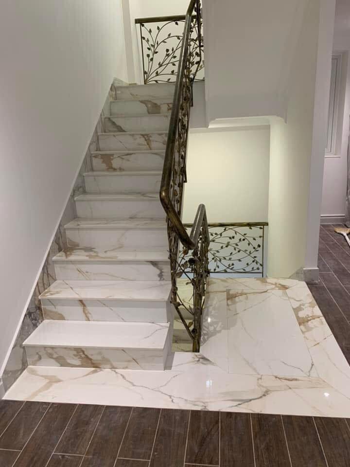 đá cầu thang nhân tạo