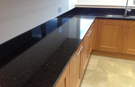 Đá Granite Đen Kim Sa: Lựa chọn hoàn hảo cho việc ốp mặt bàn bếp