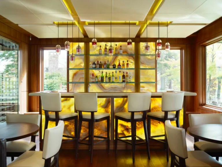 Tranh đá xuyên sáng ốp quầy bar