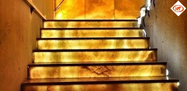 Đá xuyên sáng ốp mặt đứng cầu thang