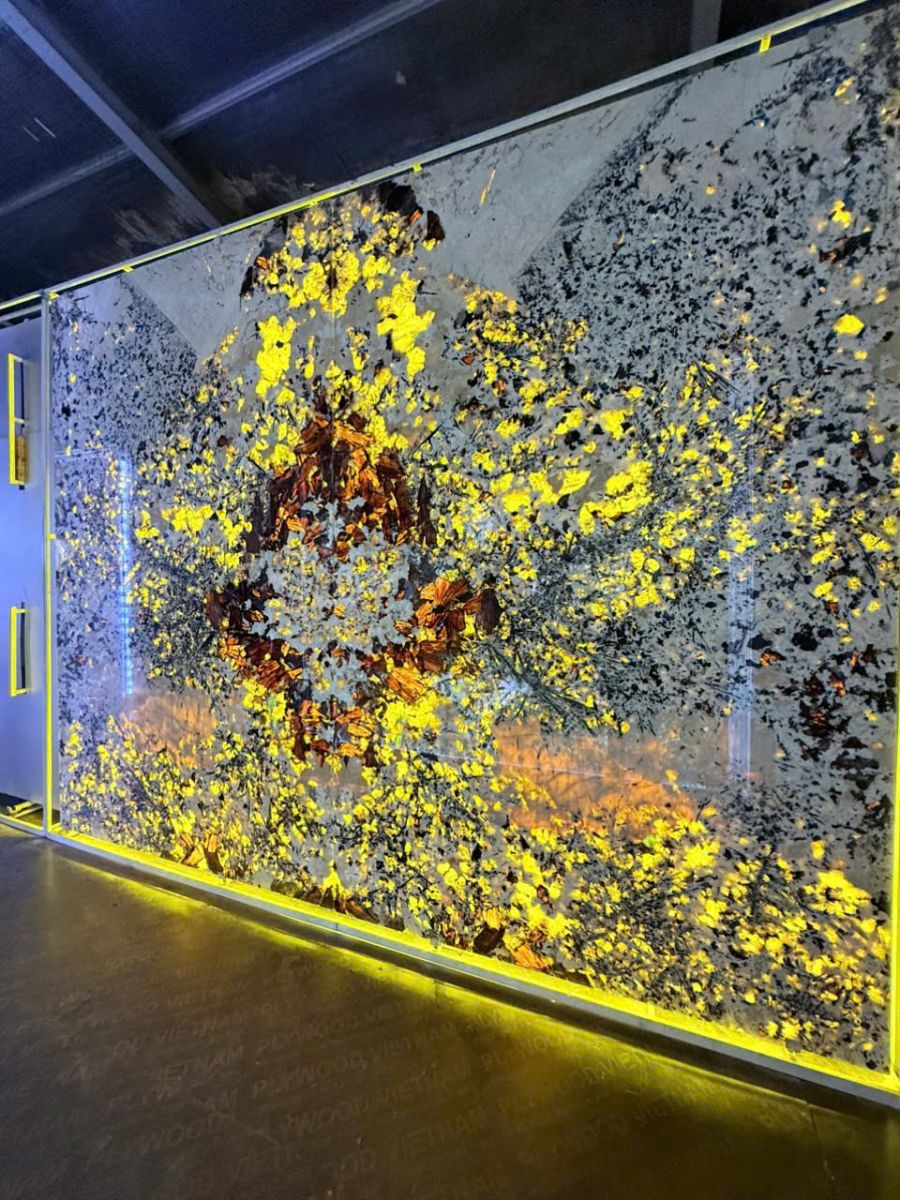 tranh đá thạch anh xuyên sáng