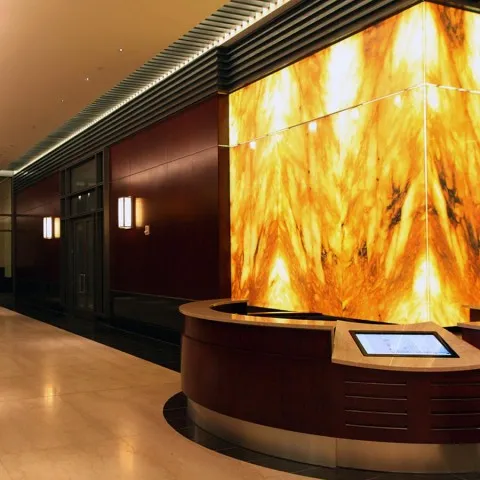 Tranh đá xuyên sáng onyx ốp quày bar