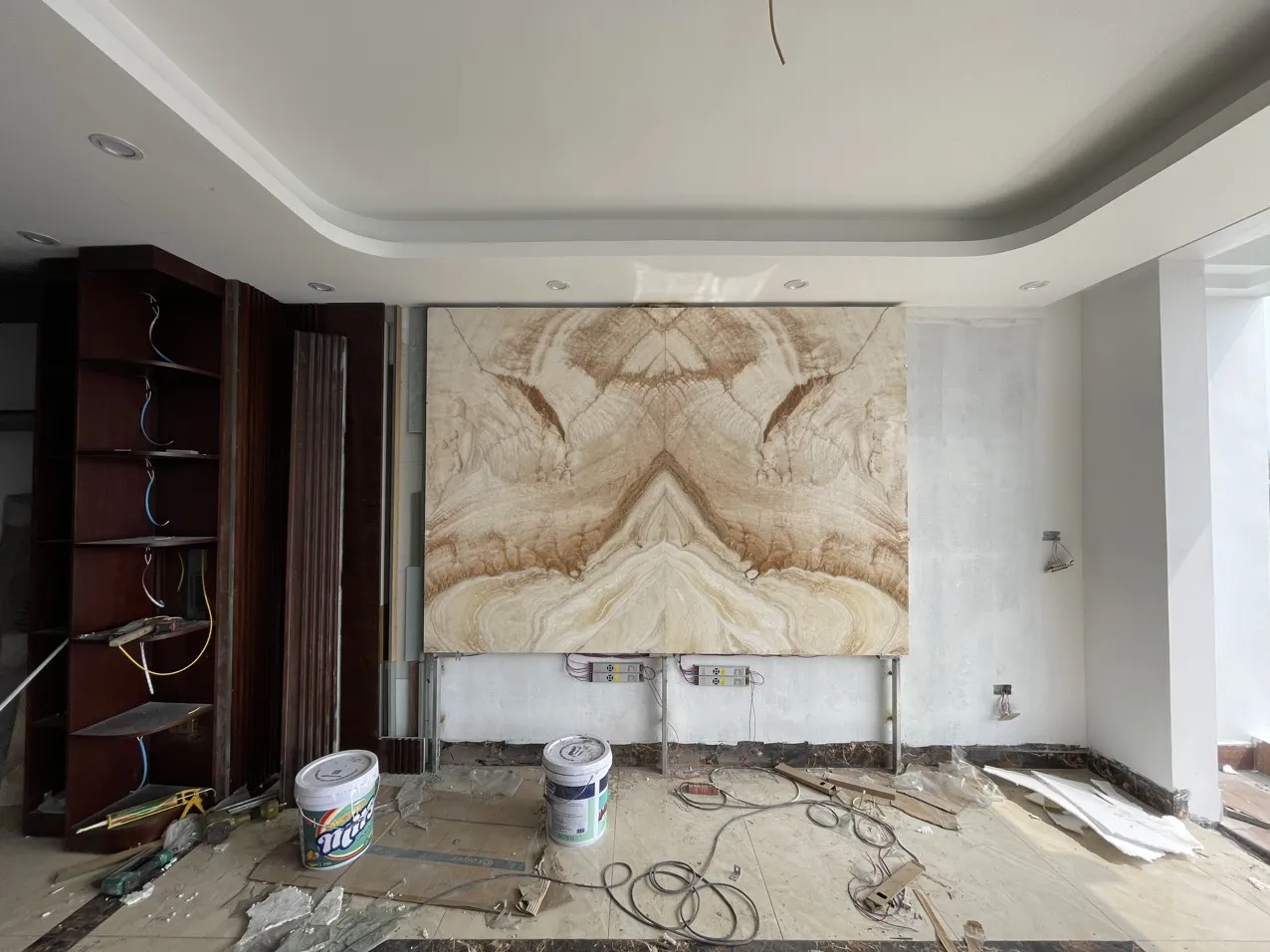 Tranh đá xuyên sáng Onyx ốp tường phòng khách